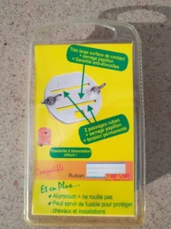 Boite passage ruban clôture électrique cheval