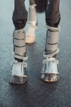 Cloches avec faux mouton Equestrian Stockholm - Silver Cloud