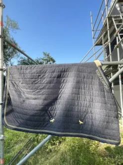 Couverture de présentation en laine