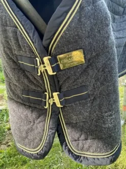 Couverture de présentation en laine