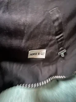 Couverture polaire noir neuve 105