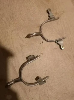 Eperon western enfant