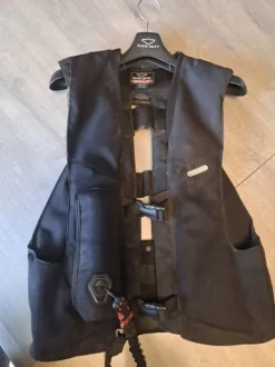 Gilet air bag hit air