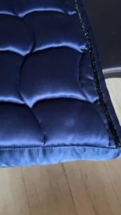 Magnifique tapis bleu marine