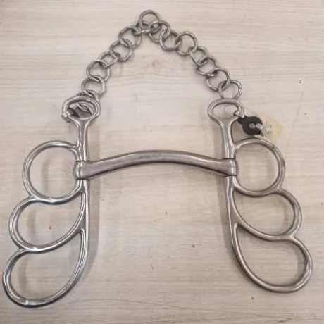 Mors d'attelage coup de poing