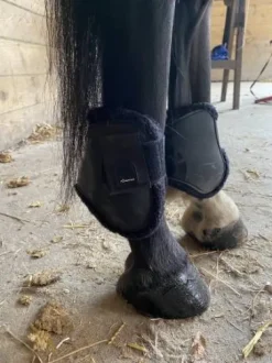 Protèges boulets noirs Décathlon