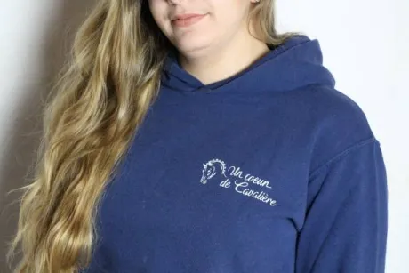 Sweat à capuche Un Coeur de Cavalière Marine Enfant