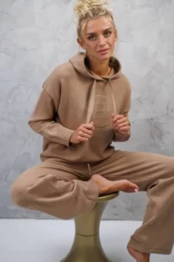 Sweat Pretty Harcour