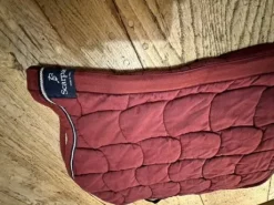 TAPIS BORDEAUX ANNA SACRAPATI ENSEMBLE