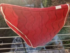 Tapis de selle Equithème rouge