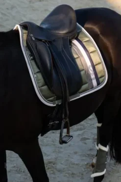 Tapis de selle mattgloss big square classic sports 2025 - Eskadron - Edition lim