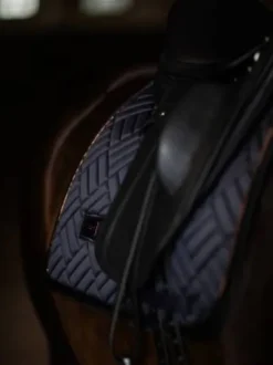 Tapis de selle Modern Dark Ocean DRESSAGE - Equestrian Stockholm