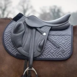 Tapis de selle Sensisoft - QHP - Doublure en fausse fourrure
