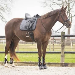 Tapis de selle Sensisoft - QHP - Doublure en fausse fourrure