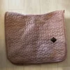 Tapis dressage Kentucky Velvet rose.