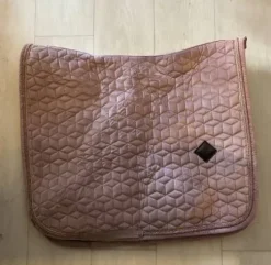 Tapis dressage Kentucky Velvet rose.