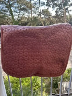 Tapis dressage Kentucky Velvet rose.