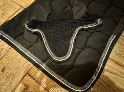 TAPIS ENSEMBLE NOIR A STRASS ANNA SCARPATI