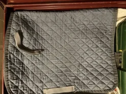 Tapis gris été pour poney D