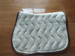 Tapis paddock sports en bon état