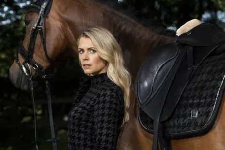 Tapis Velvet Stamp Essence 2022 DRESSAGE - Eskadron - Velours