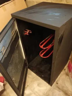 un casier en métal d'équitation á vendre