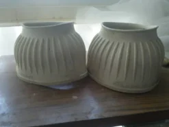 Une paire de cloches non ouvrantes